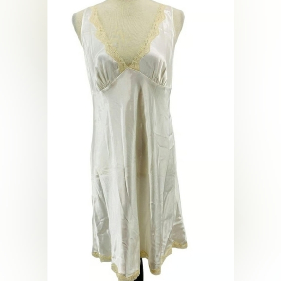 Victoria's Secret Nightgown Ivory Lace Trim V Neck & Back Medium - Picture 1 of 7